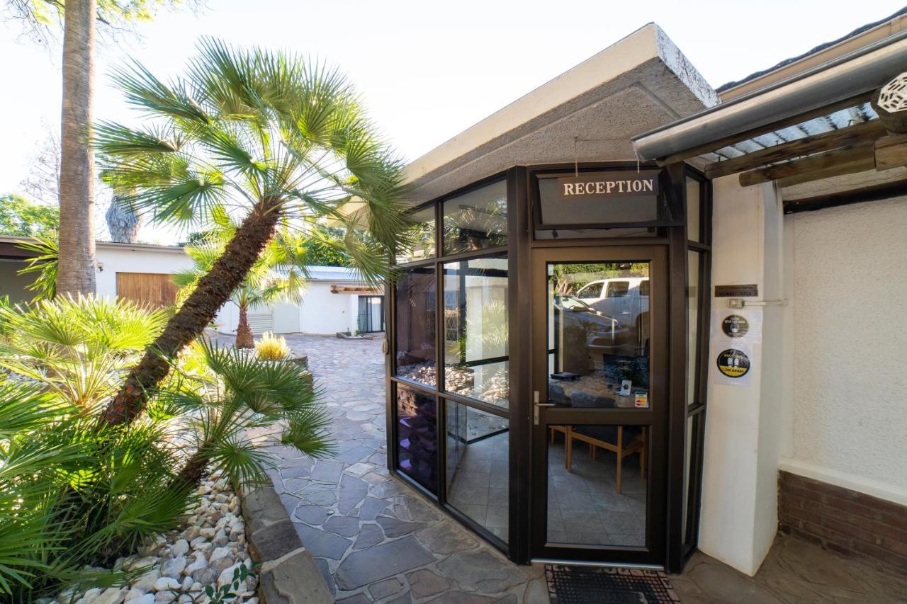 Hotel Pension Palmquell Klein Windhoek Extérieur photo