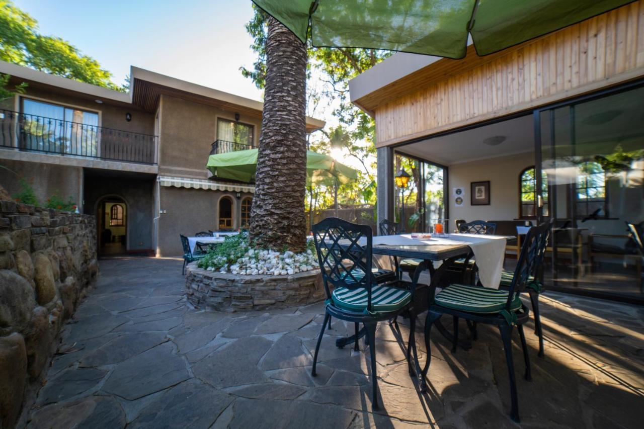 Hotel Pension Palmquell Klein Windhoek Extérieur photo