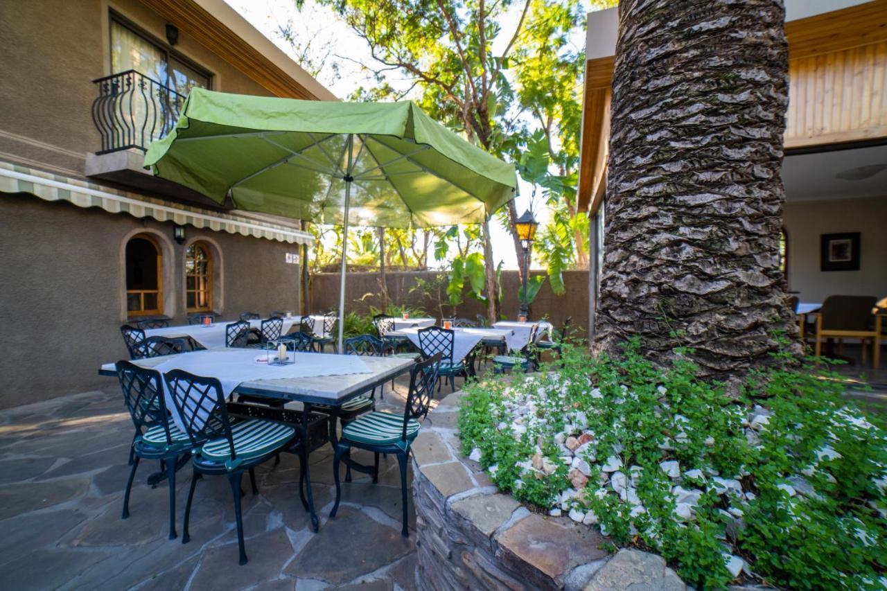 Hotel Pension Palmquell Klein Windhoek Extérieur photo