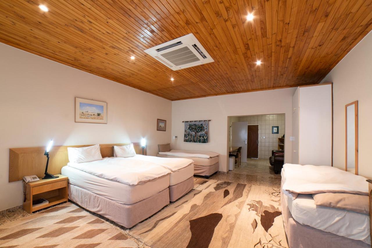 Hotel Pension Palmquell Klein Windhoek Extérieur photo
