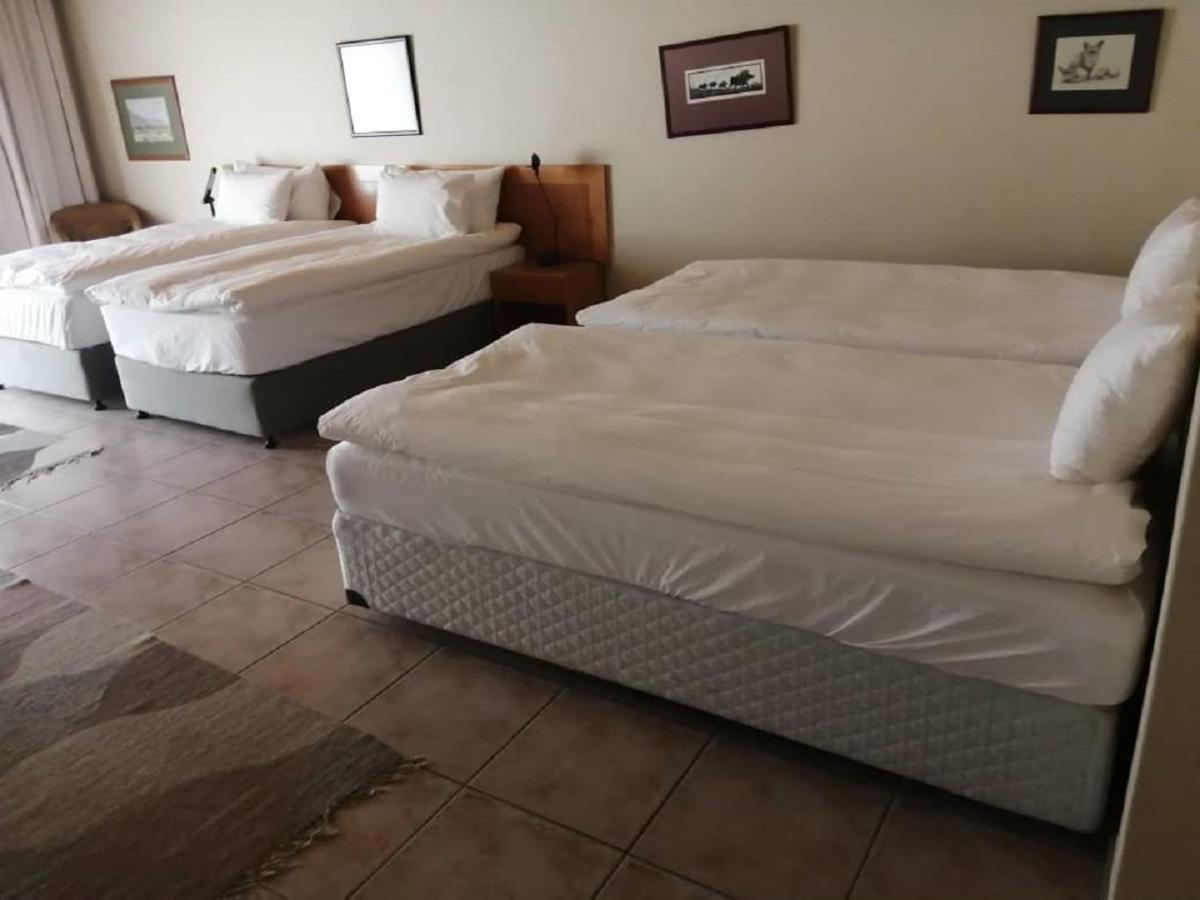 Hotel Pension Palmquell Klein Windhoek Extérieur photo